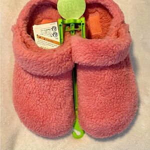 CROCS Classic Cozy Pink Slippers size 7